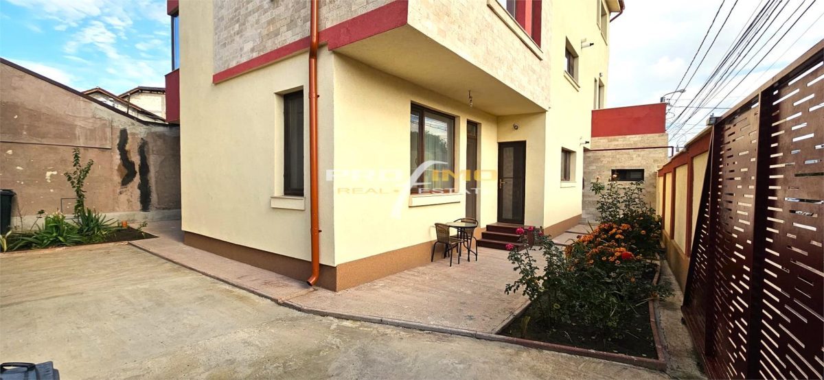 Apartament 3 camere intr o vila P+2E cu cate un apartament pe etaj - Constanta