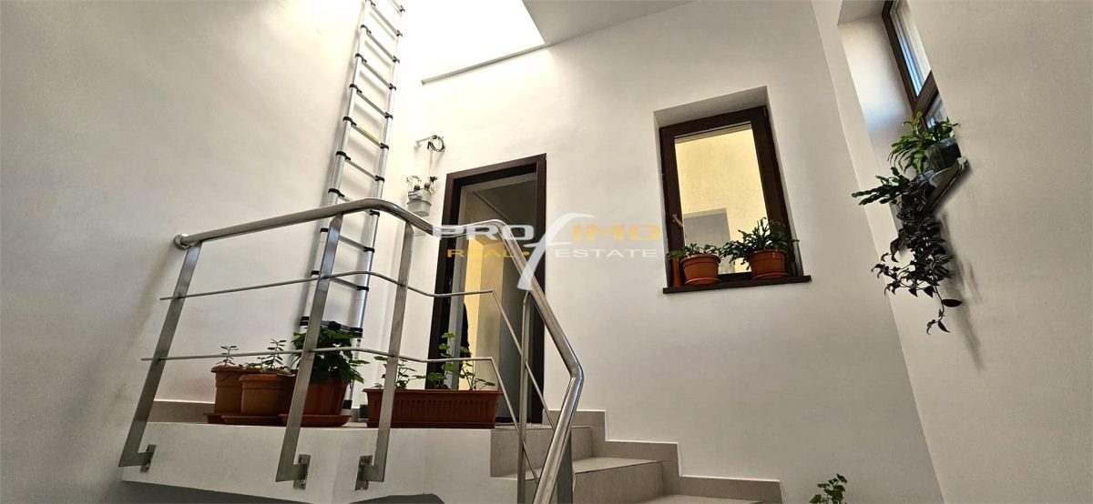 Apartament 3 camere intr o vila P+2E cu cate un apartament pe etaj - foto 4