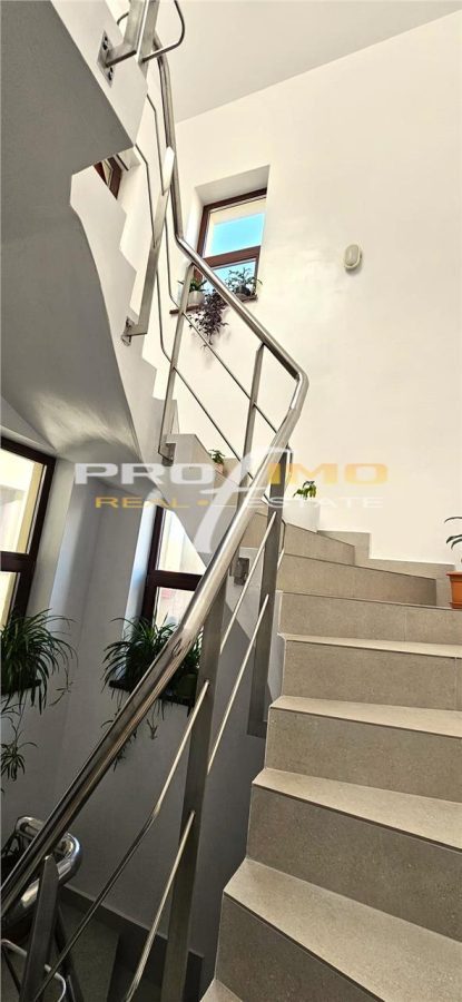 Apartament 3 camere intr o vila P+2E cu cate un apartament pe etaj - foto 6