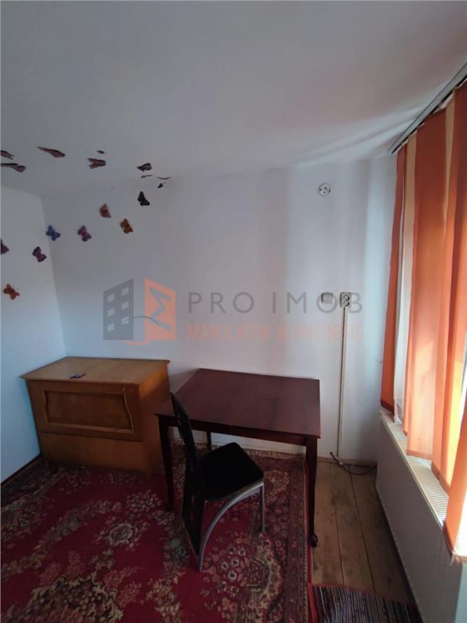 Casa tip parter + mansarda in zona Centru - 