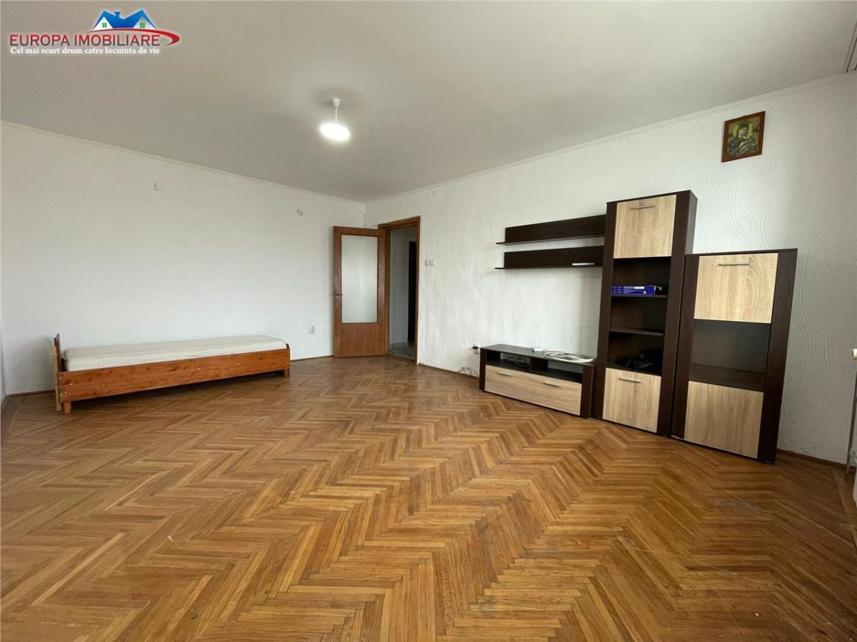 Apartament 4 camere de vanzare zona centrala Tulcea - 