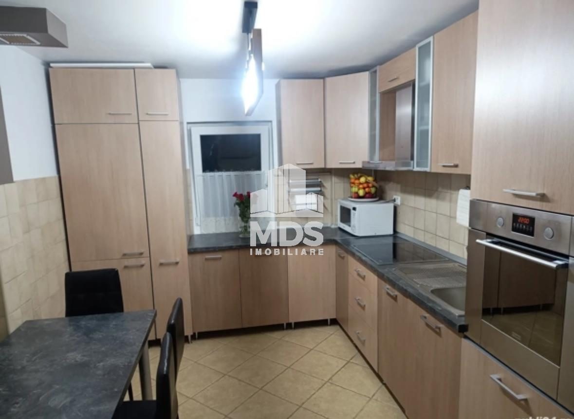 Decomandat, etaj 1 cu 2 bai si 2 balcoane - 