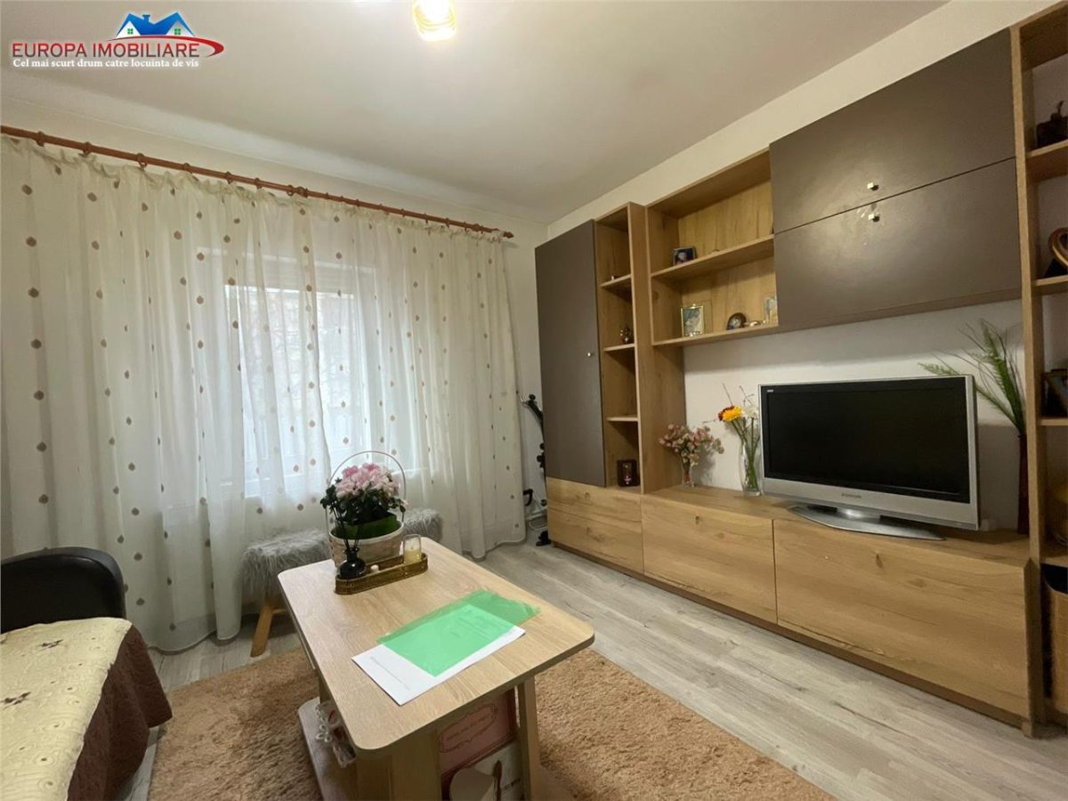 Casa  de vanzare zona E3 -Tulcea - foto 2