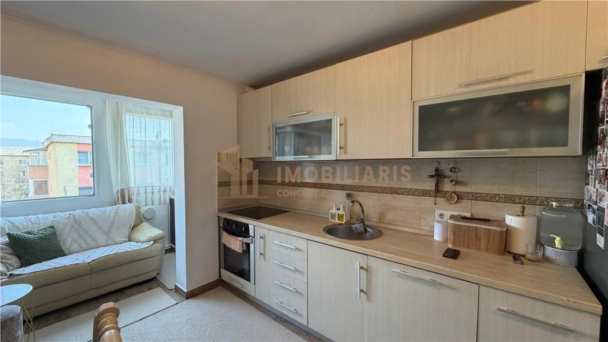 Apartament 3 camere, zona Sc Nr. 3 - foto 2