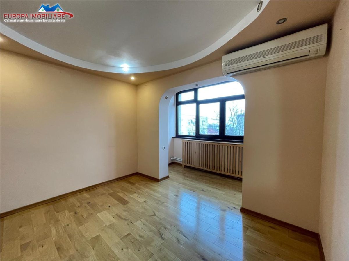Apartament 3 camere de vanzare zona Vest -Tulcea - foto 2