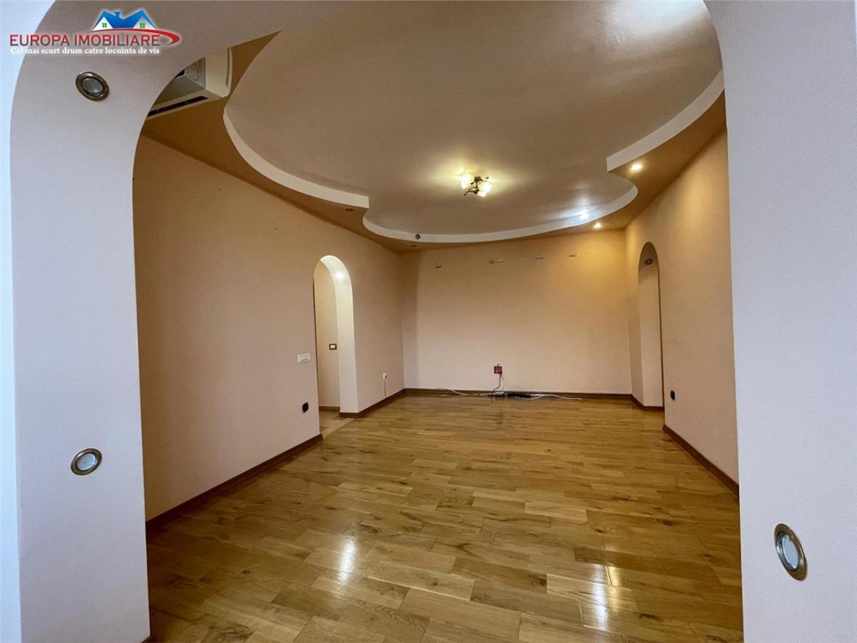 Apartament 3 camere de vanzare zona Vest -Tulcea - foto 4