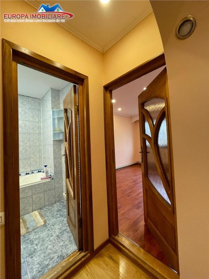 Apartament 3 camere de vanzare zona Vest -Tulcea - foto 9