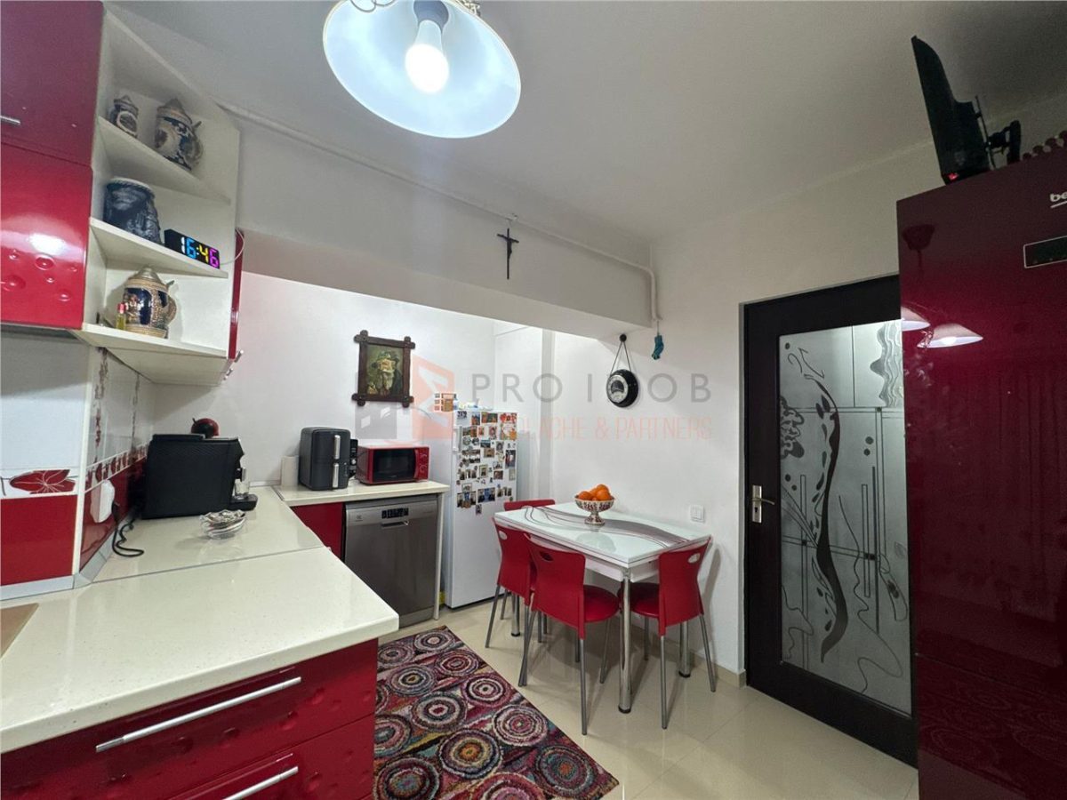 Apartament 3 camere cf 1 decomandat zona Ultracentral - foto 8