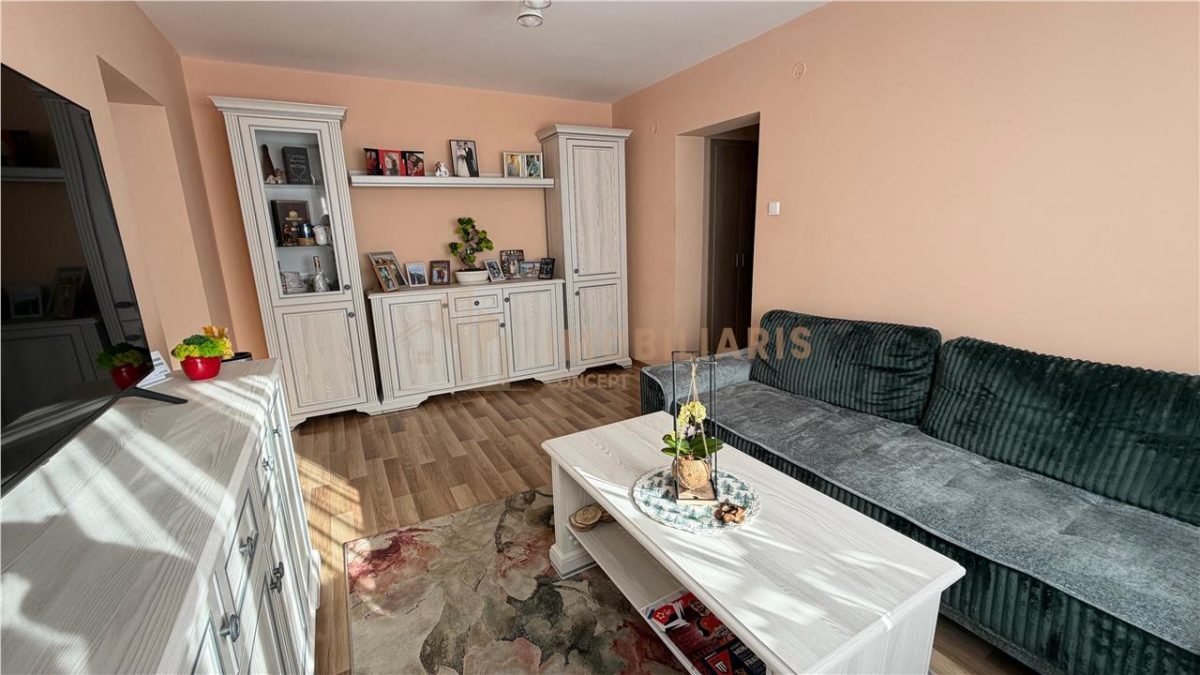 Apartament 3 camere, etaj intermediar, Cartierul Sasar - 