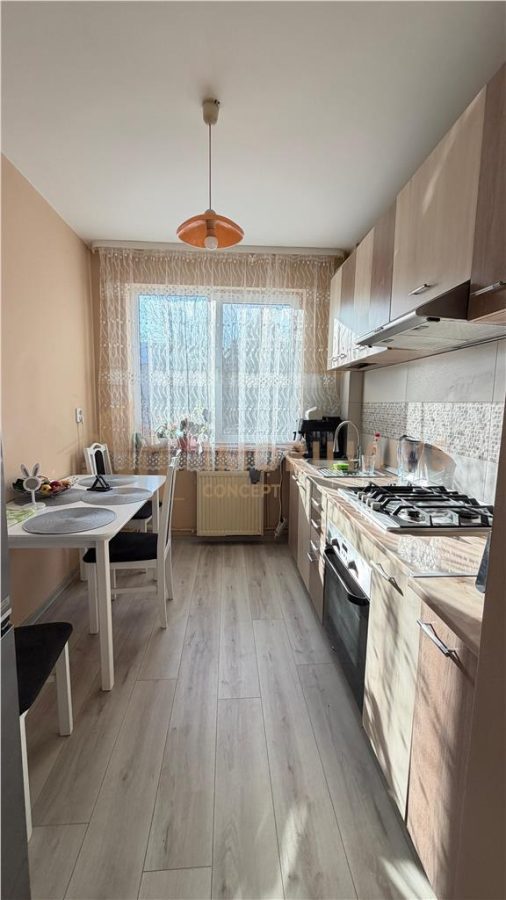 Apartament 3 camere, etaj intermediar, Cartierul Sasar - foto 3