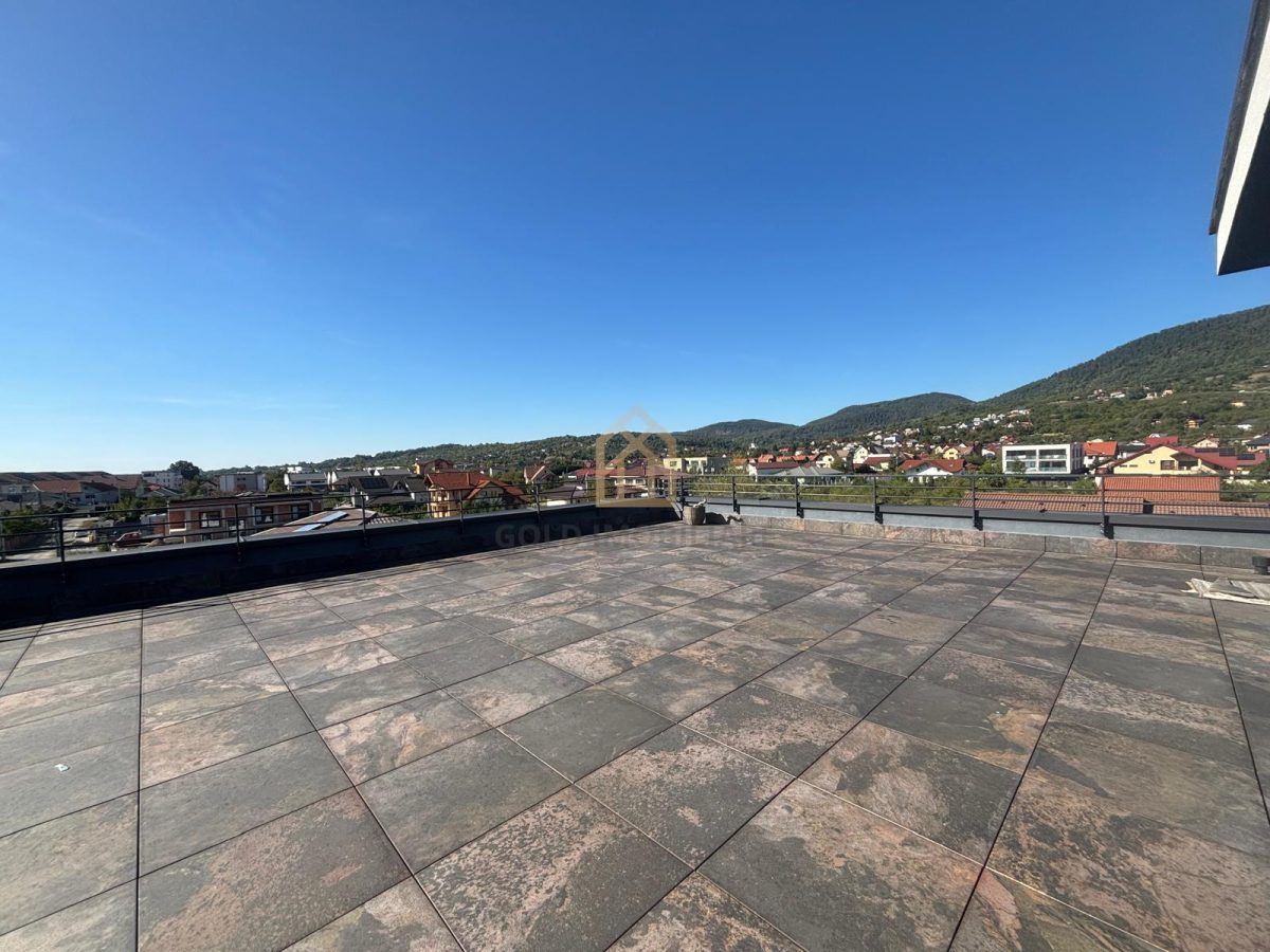 De închiriat Penthouse modern - 