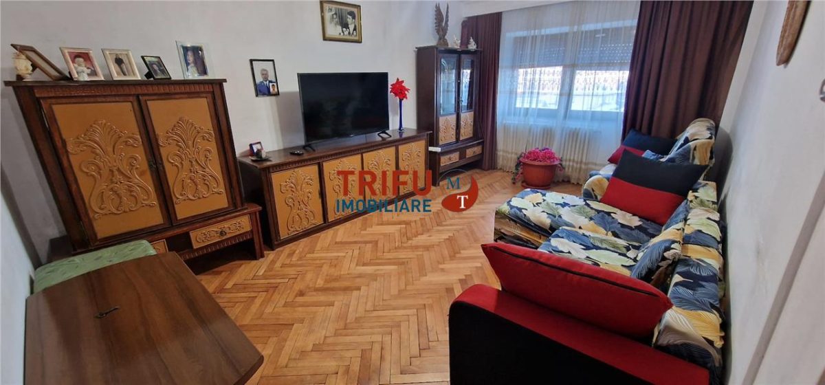 Apartament 3 camere decomandat zona Mercur- Cetate - 