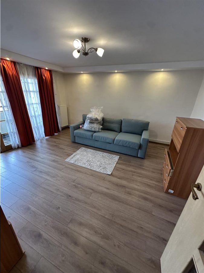 Decomandat, model mare cu 2 bai in zona Bucovina - 