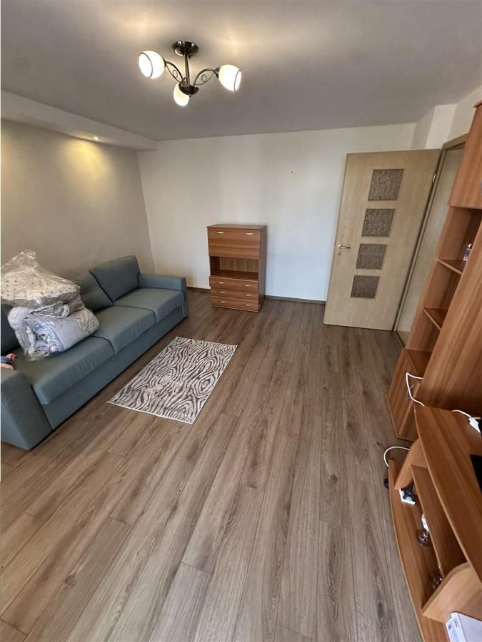 Decomandat, model mare cu 2 bai in zona Bucovina - foto 2