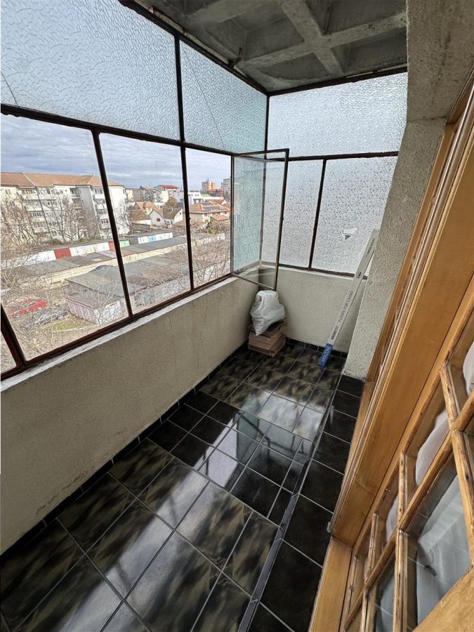 Decomandat, model mare cu 2 bai in zona Bucovina - foto 6