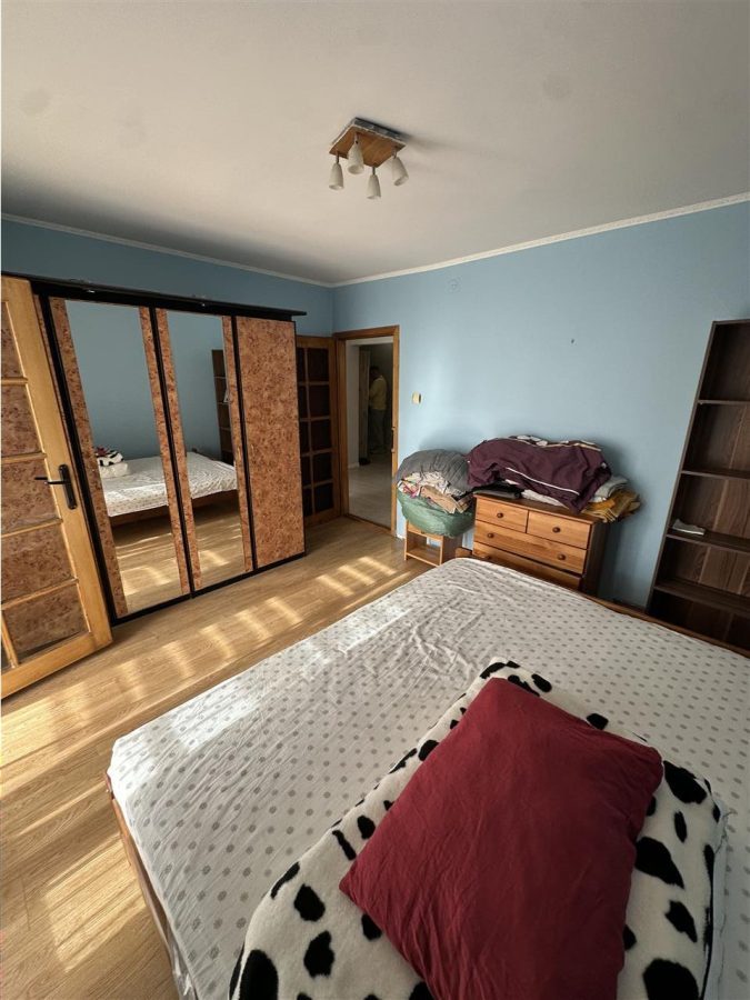 Decomandat, model mare cu 2 bai in zona Bucovina - foto 9