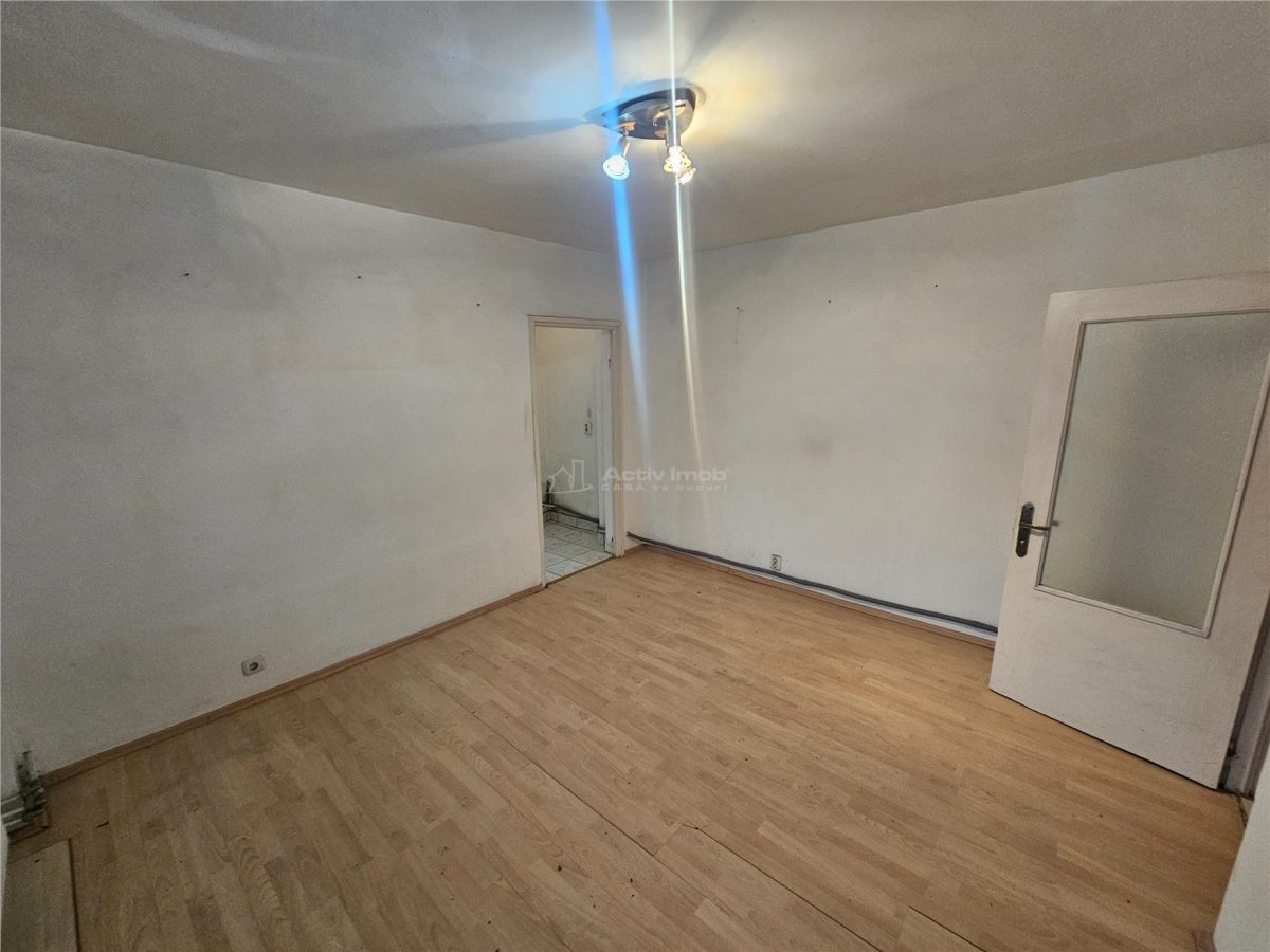 Resita, 2 Cam. Cf. 1, Et. 1, Micro 2 - foto 12