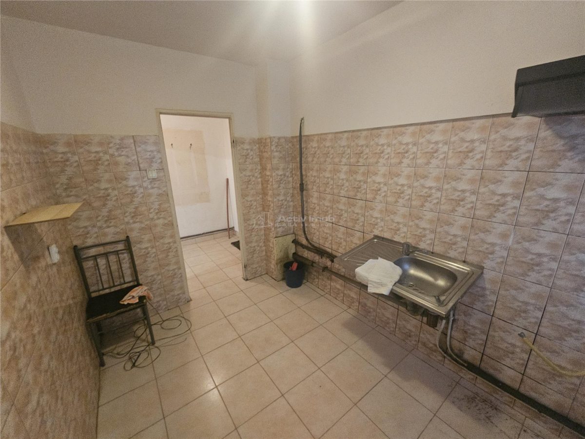 Resita, 2 Cam. Cf. 1, Et. 1, Micro 2 - foto 17