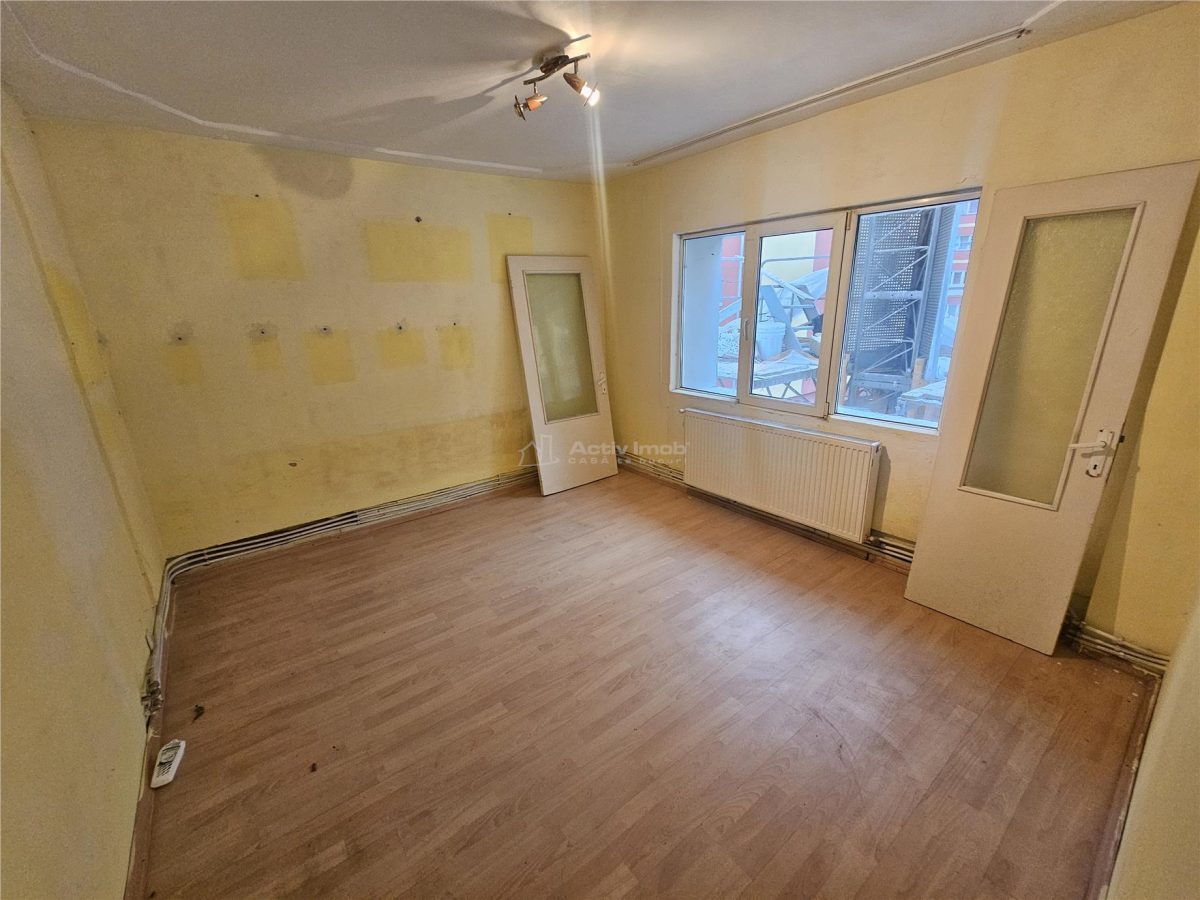 Resita, 2 Cam. Cf. 1, Et. 1, Micro 2 - foto 3