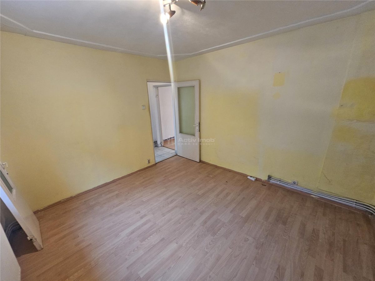 Resita, 2 Cam. Cf. 1, Et. 1, Micro 2 - foto 4