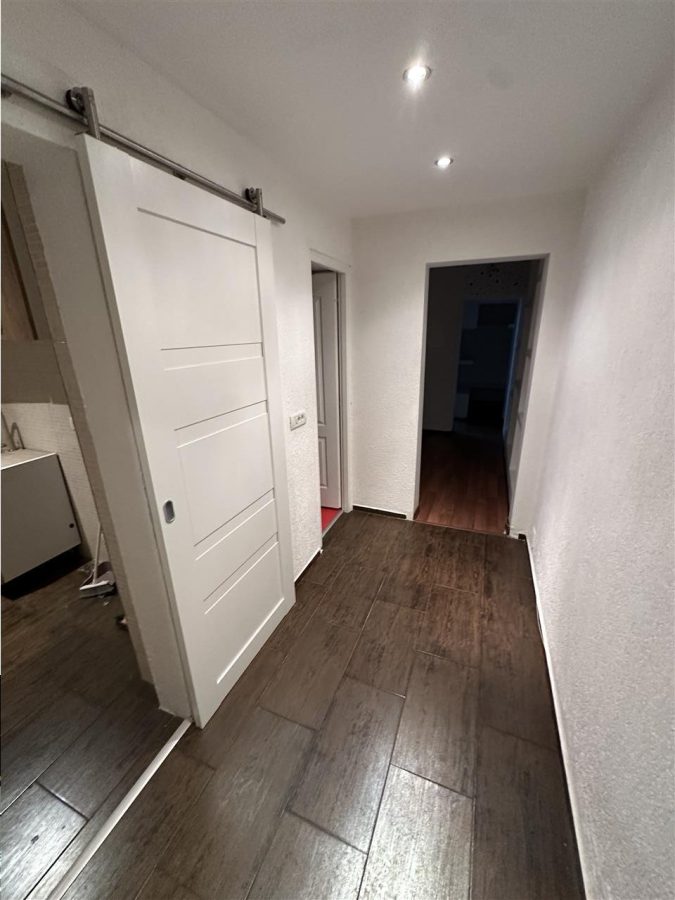 3 camere etaj 1 langa Mall - foto 9