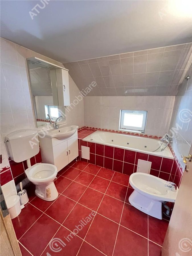 Casa individuala 8 camere 2 garaje 500 mp teren zona Selimbar - foto 13