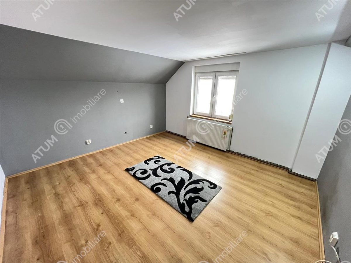 Casa individuala 8 camere 2 garaje 500 mp teren zona Selimbar - foto 16