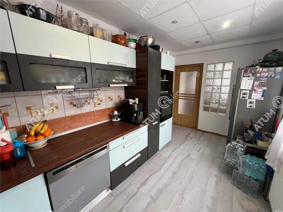 Casa individuala 8 camere 2 garaje 500 mp teren zona Selimbar - foto 19