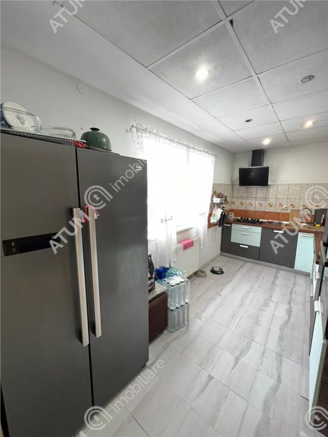 Casa individuala 8 camere 2 garaje 500 mp teren zona Selimbar - foto 25