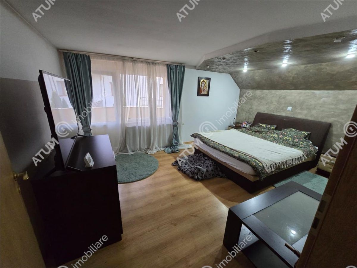 Casa individuala 8 camere 2 garaje 500 mp teren zona Selimbar - foto 7