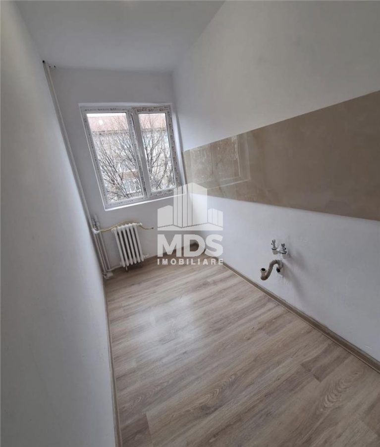 4 camere etaj intermediar langa Mall renovat recent - foto 11