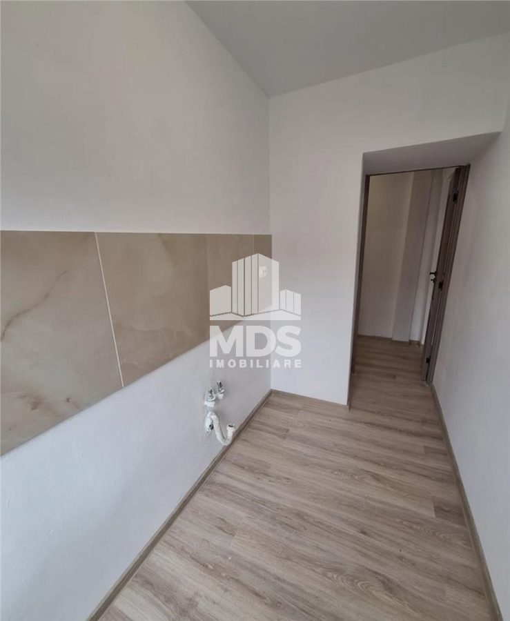 4 camere etaj intermediar langa Mall renovat recent - foto 12