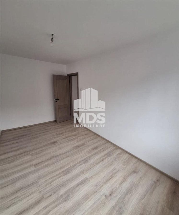 4 camere etaj intermediar langa Mall renovat recent - foto 5