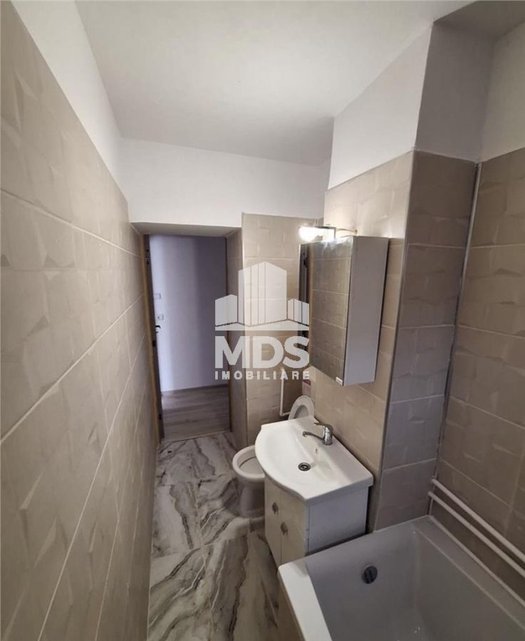 4 camere etaj intermediar langa Mall renovat recent - foto 9