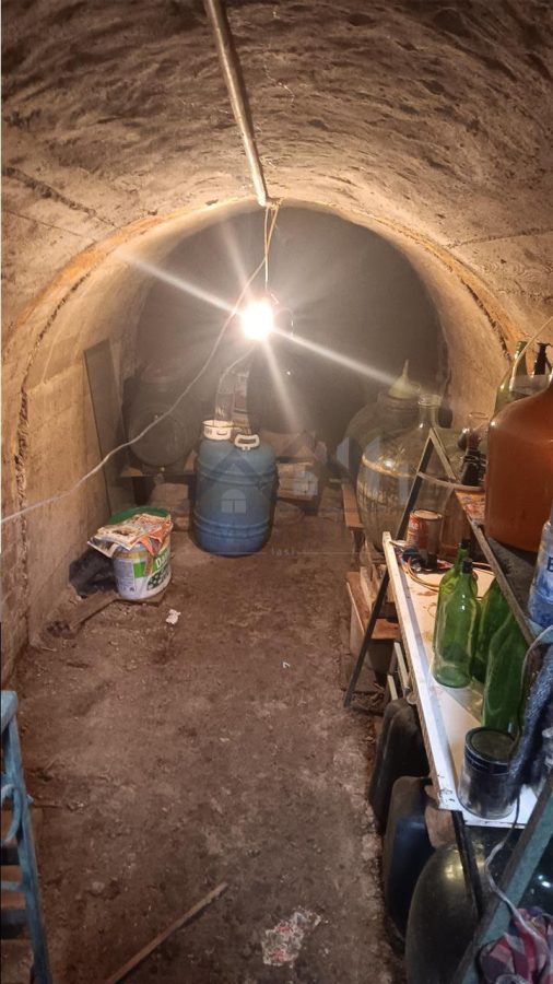 Tatarasi zona Piata Chirila teren 576mp cu casa si anexe (pretabil  si privatizare) - foto 12