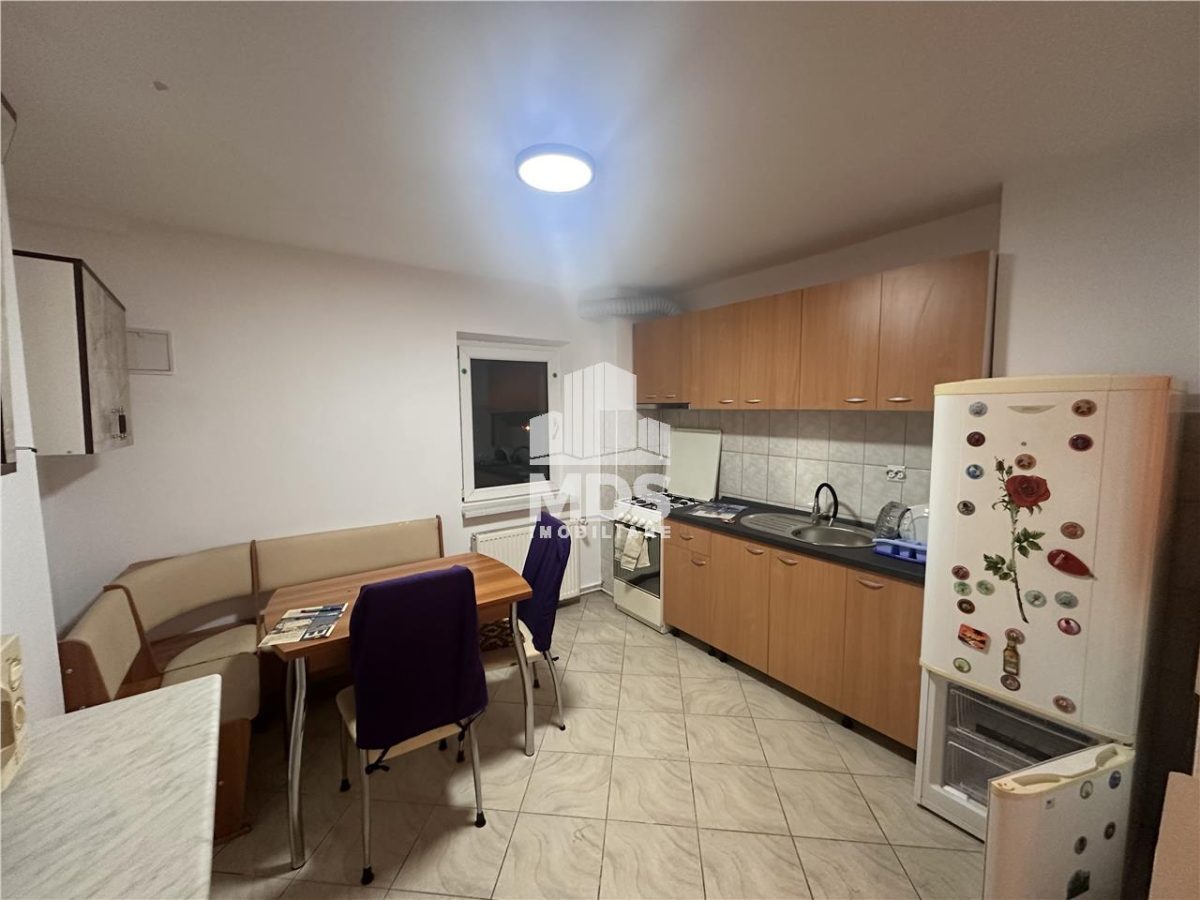 56mp, mobilat si utilat in bloc anvelopat lingă piata Doina - 