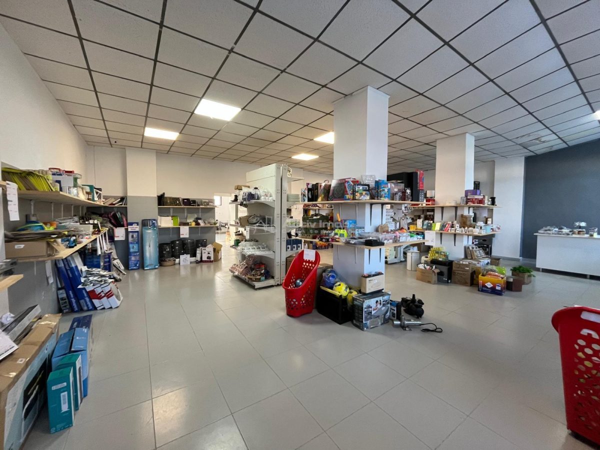 Lugoj, De Inchiriat â€“ Spatiu Comercial, 194 Mp, Â Zona Strand - foto 4