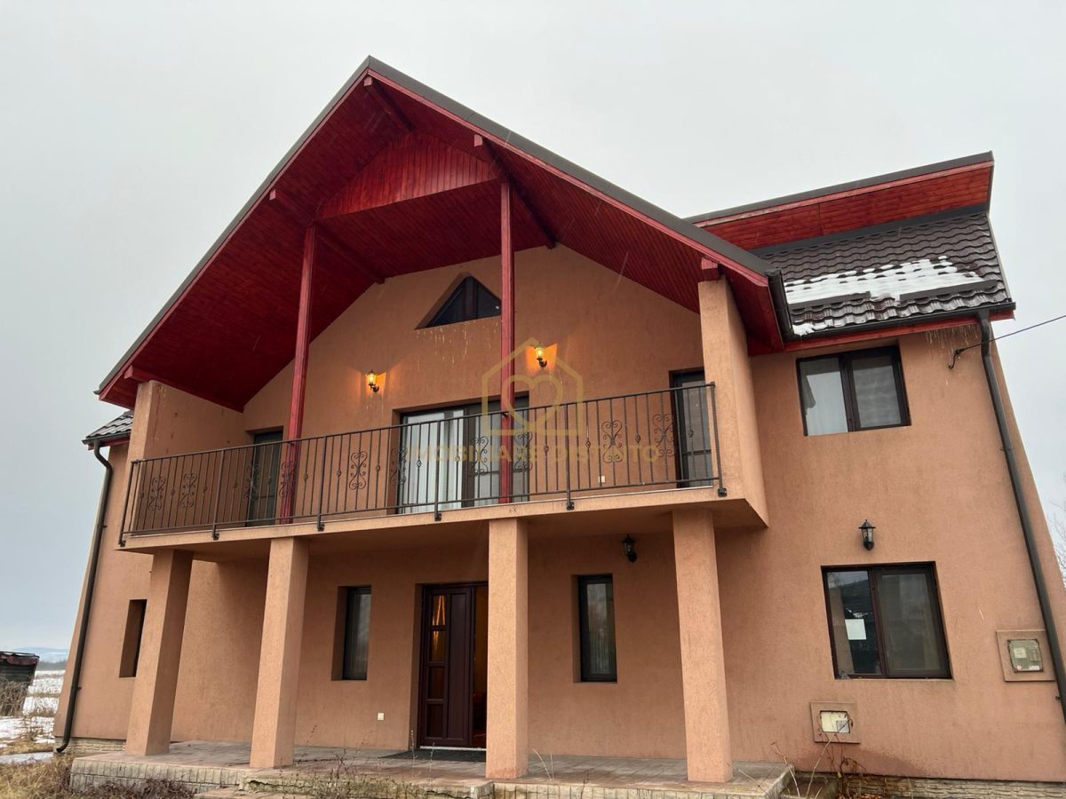 Casa cu 5 camere teren de 71 de ari - 