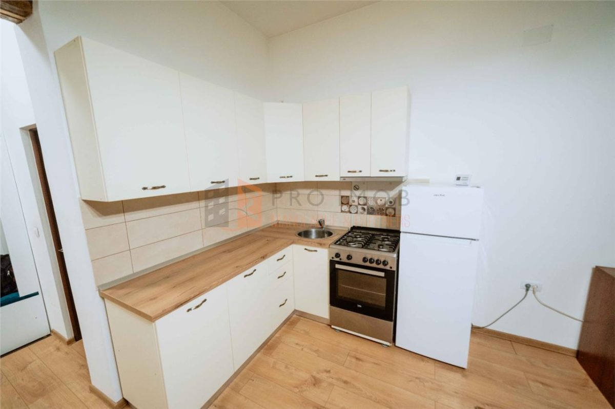 Apartament 3 camere cf 1 decomandat zona Centru - foto 9