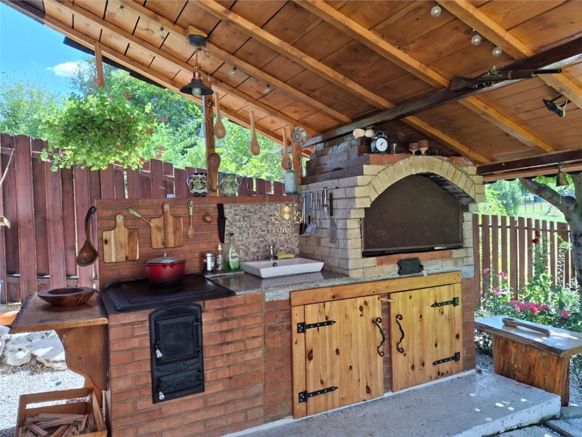 Vila eleganta -  proiect deosebit crama garaj sala de fitnes foisor si 825m teren Plopii fara sot Bucium.Comision 0! - foto 2