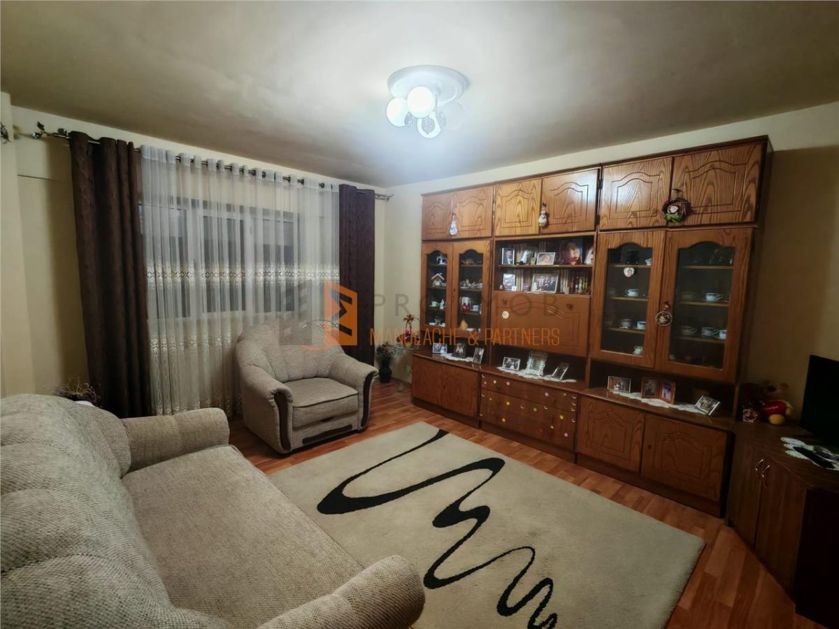 Apartament 3 camere cf 1 decomandat zona Centru - 