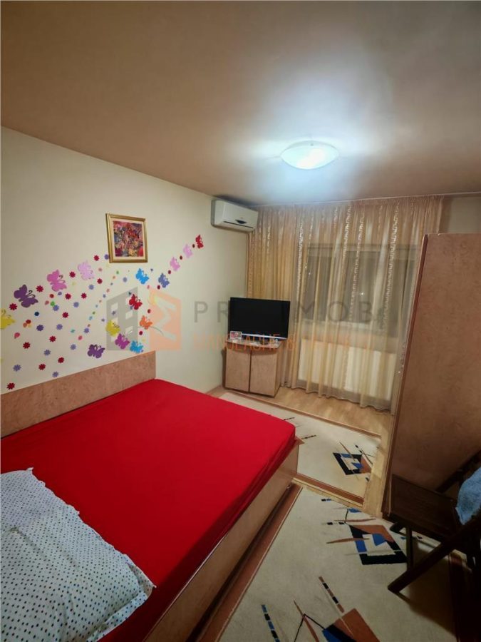 Apartament 3 camere cf 1 decomandat zona Centru - foto 2