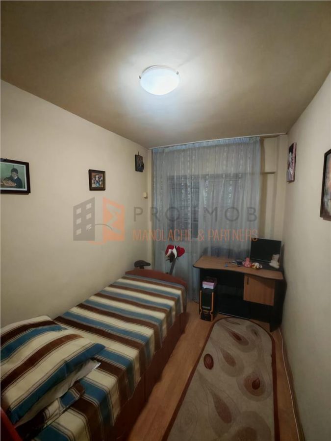 Apartament 3 camere cf 1 decomandat zona Centru - foto 3