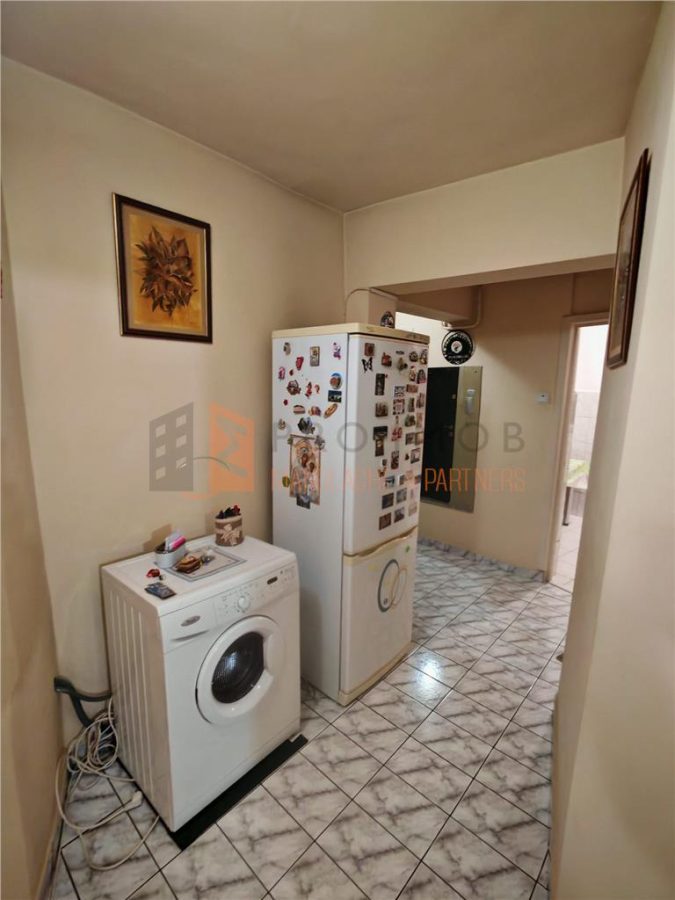 Apartament 3 camere cf 1 decomandat zona Centru - foto 6