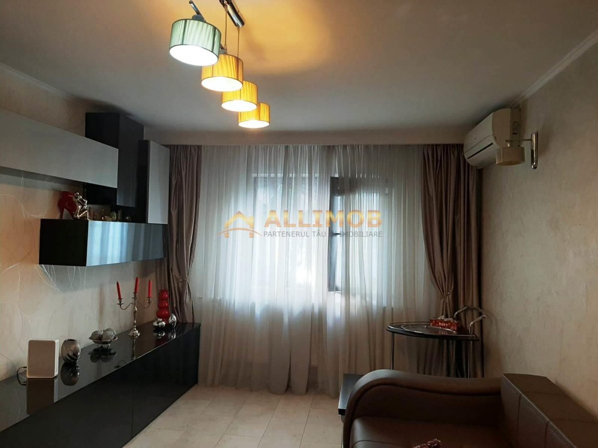 Apartament 3 camere in Ploiesti, zona Bulevardul Bucuresti - 