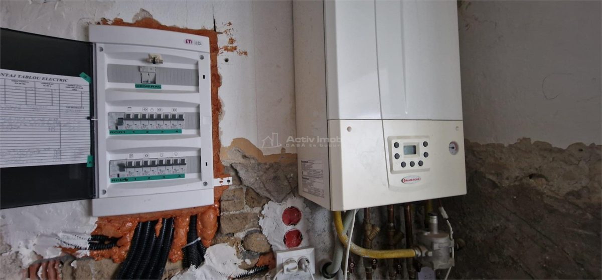 Resita Casa la Pret de Apartament,Parter, Etj 1 si Pod, Zona Muncitoresc - foto 14