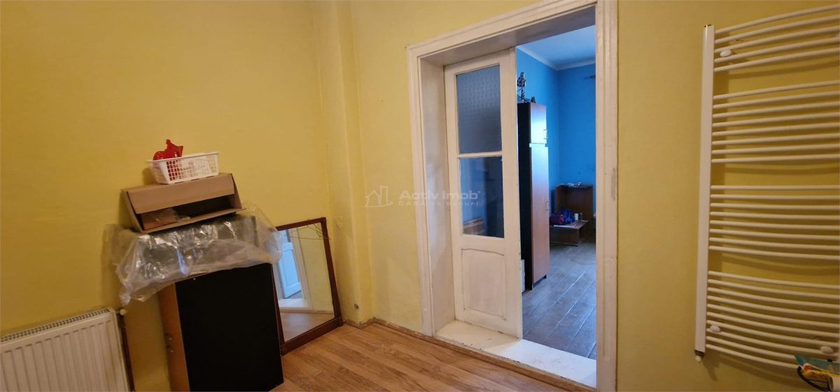 Resita Casa la Pret de Apartament,Parter, Etj 1 si Pod, Zona Muncitoresc - foto 8