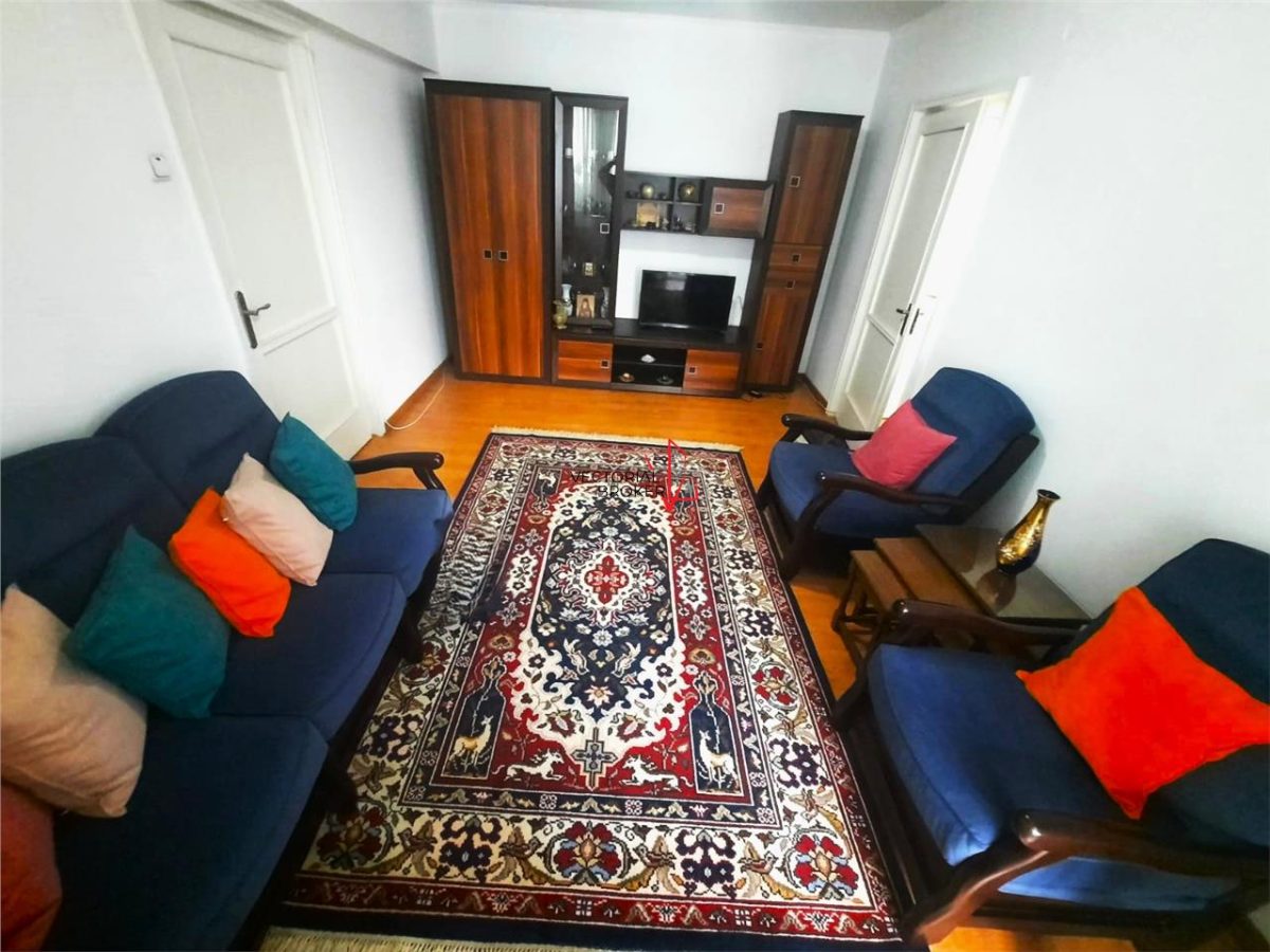 3 camere semidecomandat comision 0% metrou Gara de Nord, Hotel Ibis - 