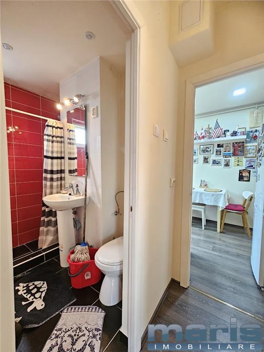 Semicentral etaj 3 apartament 2 camere stare foarte buna. - foto 8