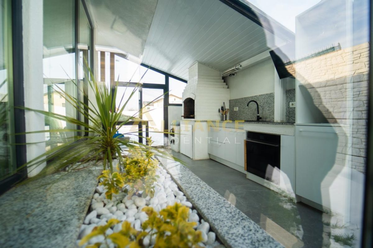 Mobilată/Utilată - Vila P+1E | 550mp teren | asfalt + strada privata - foto 10